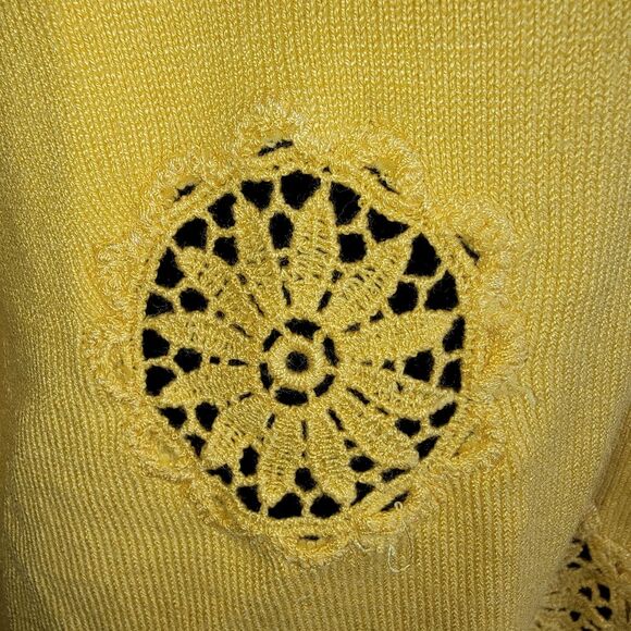 Neiman Marcus lace insert yellow button-up cardigan sweater Size XL - Picture 3 of 7